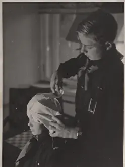 Finn: Finnish boy scouts doing first aid training, WW2