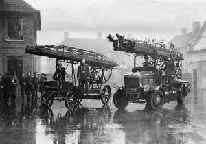 Telescopic: Fire engine and fire truck in front of fire station in Leice