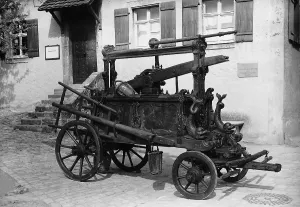 Pumping: Fire engine made of wood from 1759