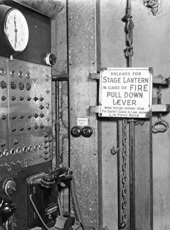 Knob: Fire safety in the theatre