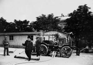 Dual: Fire truck with double hose, 1906