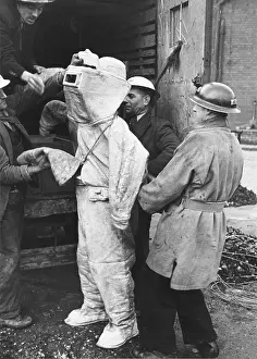 Asbestos: Firefighter in asbestos suit WWII