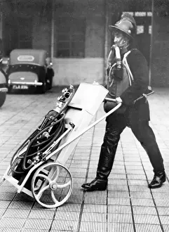 Wheeling: Firefighter with breathing apparatus