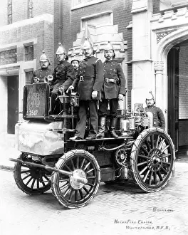 Whitefriars: Firefighters with motor fire engine, Whitefriars MFB