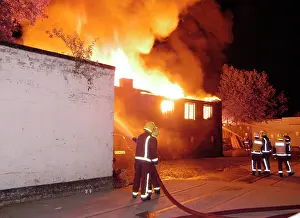 Se15: Firefighters at scene of fire, Chesterfield Way, SE15