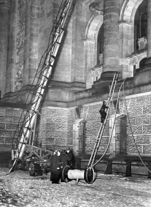Hoses: Firefighting operations of the fire department at the Reichs