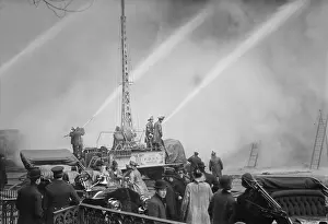 Bystanders: Firemen spraying three streams of high pressure