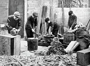 Kindling: Firewood - making kindling