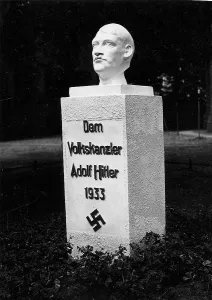 Prenzlauer: First bust of Hitler in the plants at the water tower in Ber