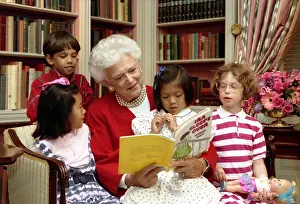 Childre: First Lady Barbara Bush reads to children ?