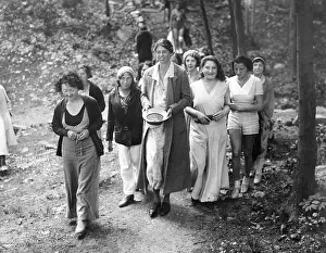 Tera: First Lady Eleanor Roosevelt visits a Camp ?