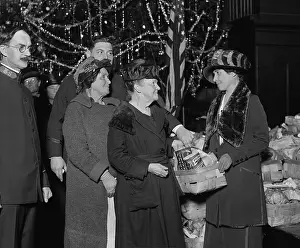 Lcgr1511: First Lady Grace Coolidge with Salvation Army Group