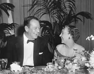 Rs6wnlcgr: First Lady Mamie Eisenhower and actor John Wayne