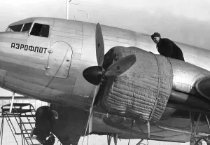 Cyrillic: First landing of a Soviet aircraft at the Berlin-Tempelh