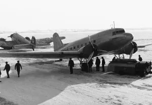 Cyrillic: First landing of a Soviet aircraft at the Berlin-Tempelh