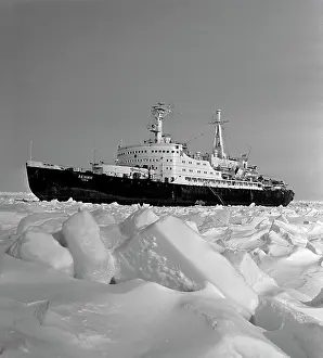 Carriers: First nuclear-powered ice-breaker Lenin, 1978