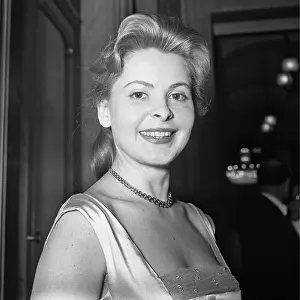 Matz: First Opera Ball after the war. Austrian actress Johanna