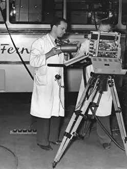 Musikinstrumente: First TV transmitter mobile