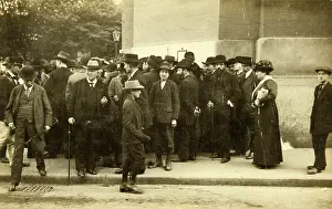 Announcements: First World War 1914-1918 - Official war reporting