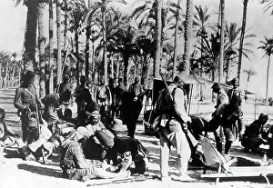 Krisen: First World War: transportation of wounded people in the des