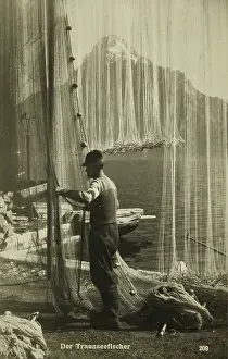 Photographie: Fisherman at Traunsee. About 1950