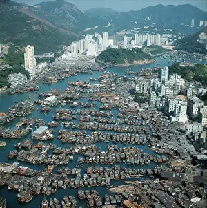 Douglas Dickins: FISHING JUNKS/HONG KONG