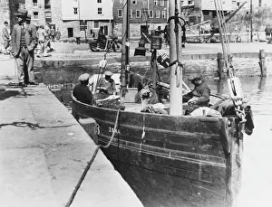 Smacks: FISHING VILLAGE 1940S