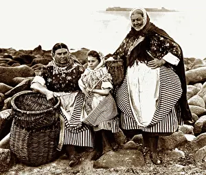 Fishwives: Fishwives in Newhaven near Edinburgh, Victorian period