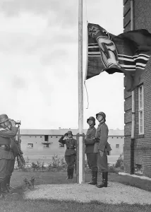 Hoisting: Flag hoisting at the Infantry Regiment 67 in Berlin-Span