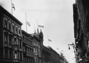Conclusion: Flags at half-mast on the anniversary of the Treaty of V