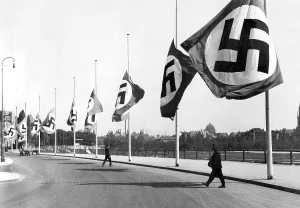 Flagpole: Flags at half-mast on the Theresienhoehe in Munich