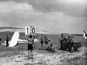 Adolescents: Flieger-HJ with a glider in Trebbin, 1943