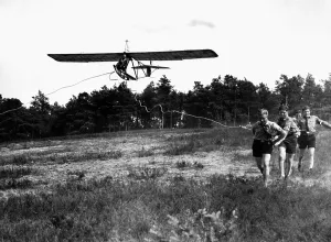Perleberg: Flieger-HJ members launch a glider in Perleberg, 1939