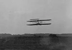 Dayton: Flight 23: front view of the machine in flight to the right