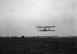 Dayton: Flight 23: front view of the machine in flight to the right