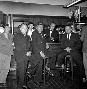 Ruzyne: Flight crew - bar - drinks