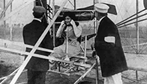 Behalf: Flight demonstration on the Tempelhofer Feld in Berlin, 1909