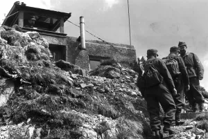 Monitoring: Flight guard hut in the Alps, 1940
