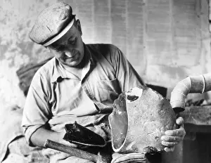 Knapping: THE FLINT KNAPPER