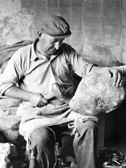 Knapping: THE FLINT KNAPPER