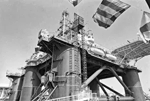 Azerbaijani: Floating derrick Shelf-2, 1982