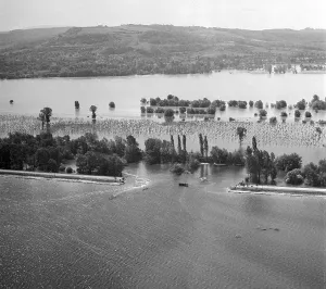 Oldrich: Flood - broken river bank - Danube River