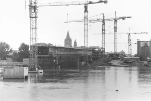 Reichsbrucke: Flood of Danube river in Vienna