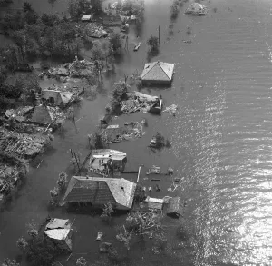 Oldrich: Flood - destroyed houses - Danube River