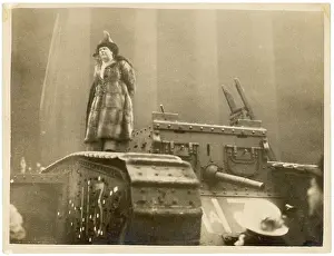 Drummond: FLORA DRUMMOND/TANK