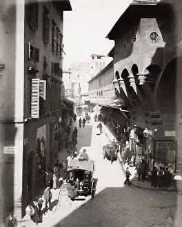 Vecchio: Florence, view along the Ponte Vecchio, River Arno, Italy