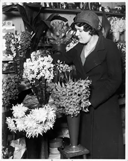 Arranges: FLORIST 1930S