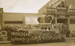 Oregon: Flower-decked float, Pasadena, California, USA