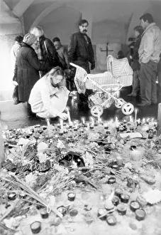 Narodni: Flowers - candles - support - protest