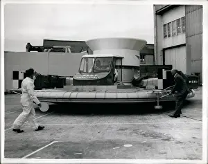 Hovercraft: Flying Saucer hovercraft demonstration, Cowes